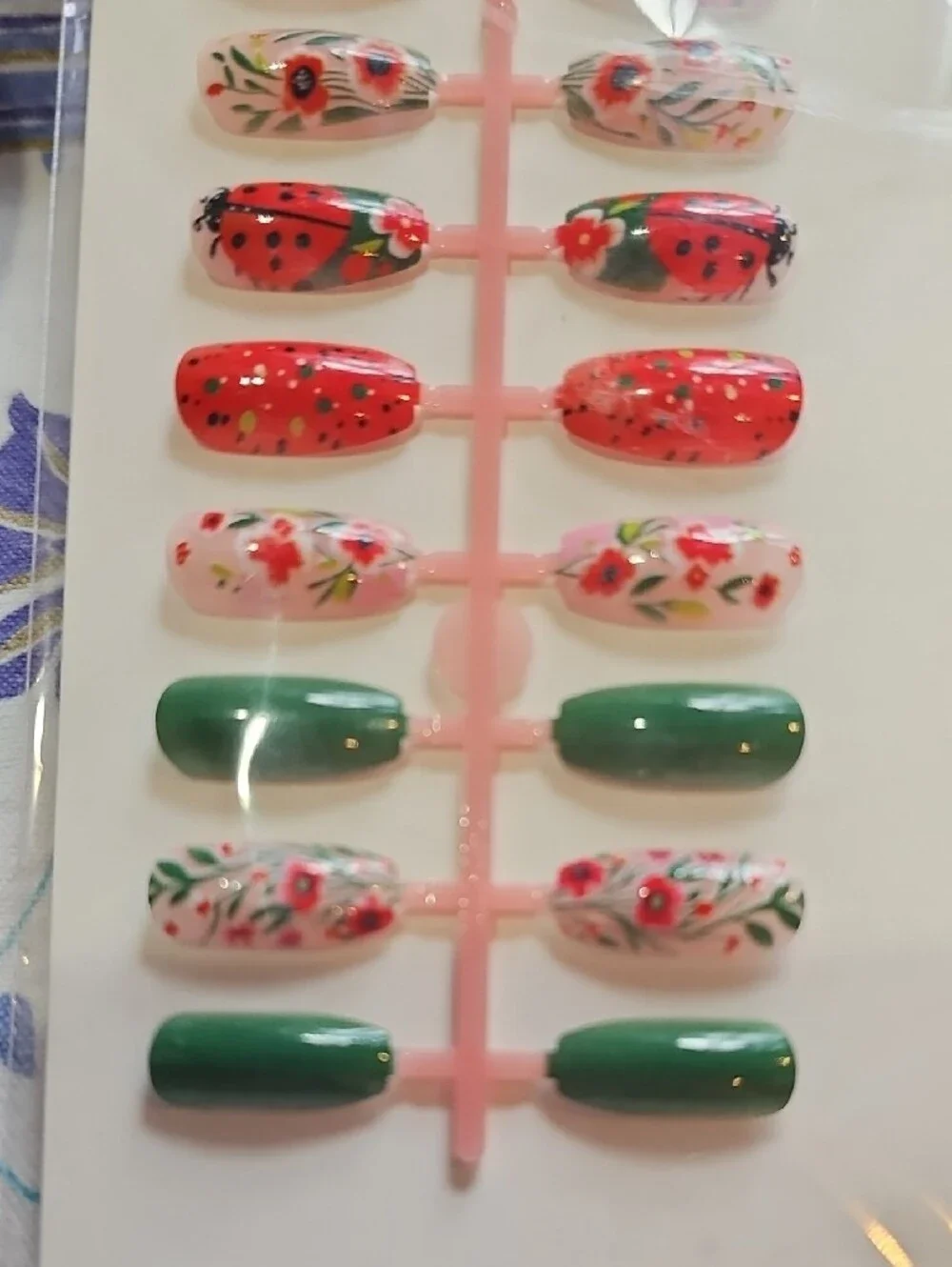 5 Assorted Press-On Nail Set – Red & Green Floral Designs